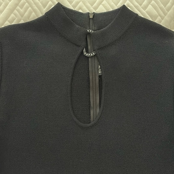 St John’s Black Sheath Dress. Key Hole Sleeves/Decorative Key Hole on top.Size 6 - Picture 5 of 10